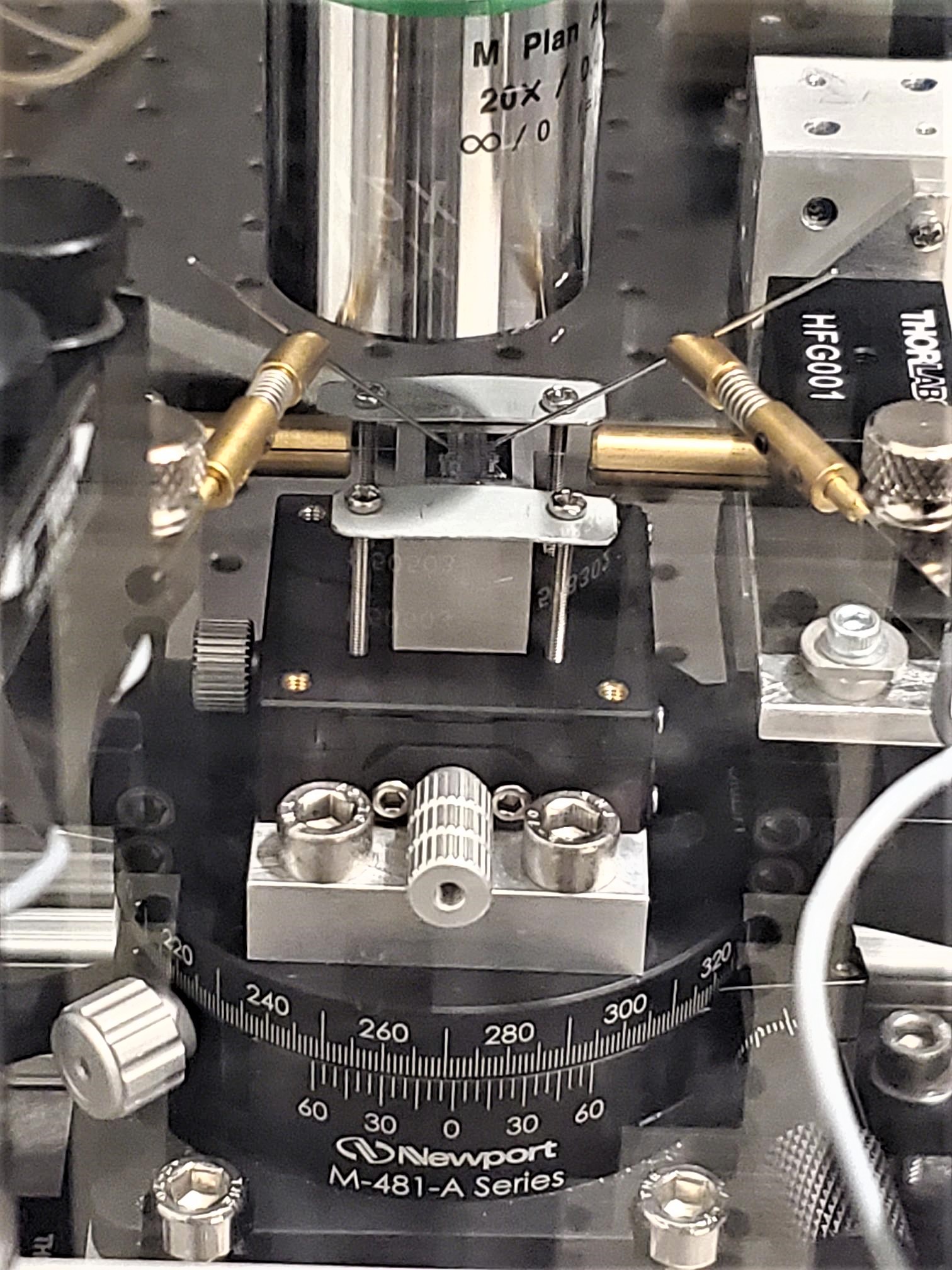 Topological Integrated Quantum Systems – Integrated Hybrid Quantum Circuits